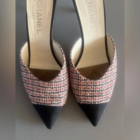 Chanel tweed mules with a pointed cap toe & a heel embellished a pearl 40/ 9.5 - Picture 9 of 12